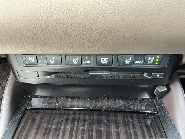 レクサス ＥＳ 300h バージョンL 宮崎県 2018(平30)年 7.1万km ソニックチタニウム 純正ナビ/　AM FM CD DVD　TV　BT/全方位カメラ/レクサスセーフティーセンス/　・プリクラッシュセーフティー/　・レーンディパーチャーアラート/　・オートマチックハイビーム/レザーシート/シートヒーター/シートクーラー/ステアリングヒーター/サンルーフ/デジタルインナーミラー/ETC車載器/純正アルミ/LED3眼ヘッドライト/ウィンカーミラー/スマートキー/プッシュスタート