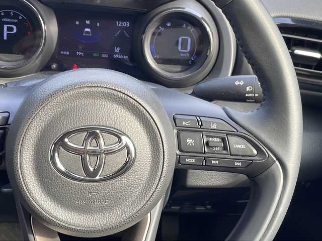 トヨタ ヤリス Z 大阪府 2020(令2)年 0.7万km ホワイトパールクリスタルシャイン 純正ナビ/バックモニター/ビルトインETC/レーダークルーズコントロール/LEDヘッドライト/クリアランスソナー/前席シートヒーター/革巻きステアリング/ドライブレコーダー/ウインカーミラー/フロアマット/ドアバイザー/保証書/取扱説明書