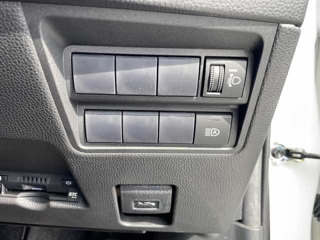 トヨタ ヤリス Z 大阪府 2020(令2)年 0.7万km ホワイトパールクリスタルシャイン 純正ナビ/バックモニター/ビルトインETC/レーダークルーズコントロール/LEDヘッドライト/クリアランスソナー/前席シートヒーター/革巻きステアリング/ドライブレコーダー/ウインカーミラー/フロアマット/ドアバイザー/保証書/取扱説明書