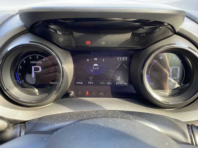 トヨタ ヤリス Z 大阪府 2020(令2)年 0.7万km ホワイトパールクリスタルシャイン 純正ナビ/バックモニター/ビルトインETC/レーダークルーズコントロール/LEDヘッドライト/クリアランスソナー/前席シートヒーター/革巻きステアリング/ドライブレコーダー/ウインカーミラー/フロアマット/ドアバイザー/保証書/取扱説明書