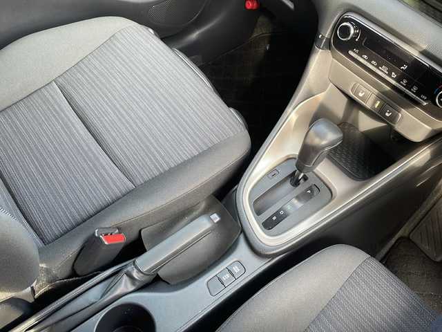 トヨタ ヤリス Z 大阪府 2020(令2)年 0.7万km ホワイトパールクリスタルシャイン 純正ナビ/バックモニター/ビルトインETC/レーダークルーズコントロール/LEDヘッドライト/クリアランスソナー/前席シートヒーター/革巻きステアリング/ドライブレコーダー/ウインカーミラー/フロアマット/ドアバイザー/保証書/取扱説明書