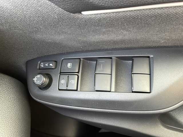 トヨタ ヤリス Z 大阪府 2020(令2)年 0.7万km ホワイトパールクリスタルシャイン 純正ナビ/バックモニター/ビルトインETC/レーダークルーズコントロール/LEDヘッドライト/クリアランスソナー/前席シートヒーター/革巻きステアリング/ドライブレコーダー/ウインカーミラー/フロアマット/ドアバイザー/保証書/取扱説明書