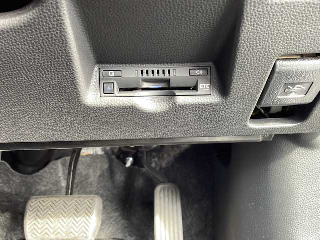 トヨタ ヤリス Z 大阪府 2020(令2)年 0.7万km ホワイトパールクリスタルシャイン 純正ナビ/バックモニター/ビルトインETC/レーダークルーズコントロール/LEDヘッドライト/クリアランスソナー/前席シートヒーター/革巻きステアリング/ドライブレコーダー/ウインカーミラー/フロアマット/ドアバイザー/保証書/取扱説明書