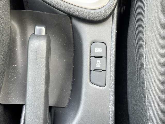 トヨタ ヤリス Z 大阪府 2020(令2)年 0.7万km ホワイトパールクリスタルシャイン 純正ナビ/バックモニター/ビルトインETC/レーダークルーズコントロール/LEDヘッドライト/クリアランスソナー/前席シートヒーター/革巻きステアリング/ドライブレコーダー/ウインカーミラー/フロアマット/ドアバイザー/保証書/取扱説明書