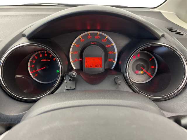 ホンダ フィット G 群馬県 2012(平24)年 1.3万km ピュアブルーメタリック 禁煙車　純正７インチナビ　盗難防止装置　ビルトインＥＴＣ　バックカメラ　ステアリングスイッチ　電動格納ミラー　パワーウィンドウ　オートエアコン　オートライト　スマートキー　ＨＩＤライト　ＥＣＯＮモード