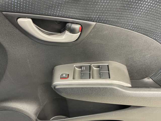 ホンダ フィット G 群馬県 2012(平24)年 1.3万km ピュアブルーメタリック 禁煙車　純正７インチナビ　盗難防止装置　ビルトインＥＴＣ　バックカメラ　ステアリングスイッチ　電動格納ミラー　パワーウィンドウ　オートエアコン　オートライト　スマートキー　ＨＩＤライト　ＥＣＯＮモード