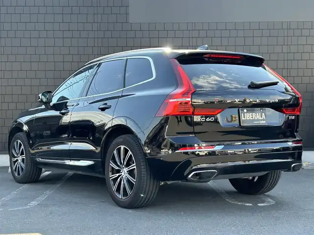 ボルボ ＸＣ６０ T5 AWD インスクリプション 埼玉県 2017(平29)年 5.4万km 黒 サンルーフ　/茶革シート　/純正ナビ　/全周囲カメラ　/ＨＵＤ　/ＢＳＭ　　/Ｂｏｗｅｒｓ＆Ｗｉｌｋｉｎｓ　/Ａｐｐｌｅｃａｒｐｌａｙ　/ＡＣＣ　/シートヒーター　/パワーシート　/電動リアゲート　/フルセグＴＶ　/Bluetooth接続