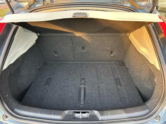 ボルボ Ｖ４０ T－4 SE 静岡県 2014(平26)年 5.1万km ビアリッツブルーメタリック 純正メーカーナビ/・DISC/・iPod/・USB/・Bluetooth/・TV/・ラジオ/主要装備/・ＥＴＣ/・追従機能付クルーズコントロール/・バックカメラ/・前後ドライブレコーダー/・運転席＋助手席シートヒーター/・レーンキープアシスト/・コーナーセンサー/・オートライト/・パワーシート/・ＬＥＤライト/・サイドカーテンエアバッグ/・革シート