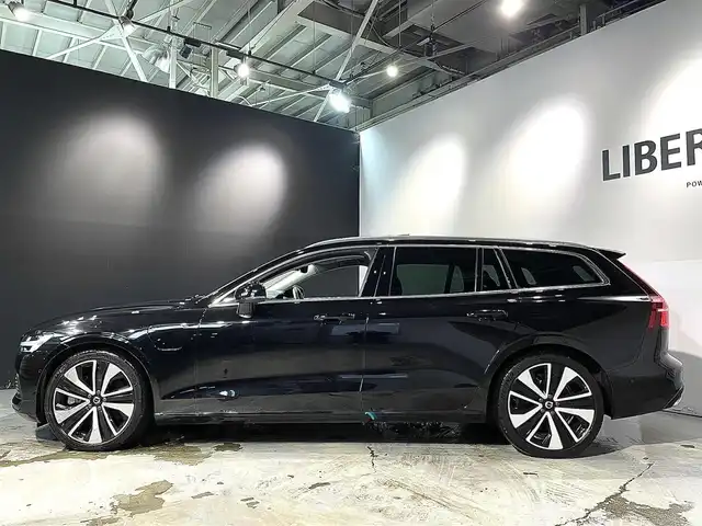 ボルボ Ｖ６０ リチャージPHV T6 AWD インスクリプション 道央・札幌 2022(令4)年 4.7万km オニキスブラックP クライメートpkg/　・ステアリングホイール・ヒーター/　・リアシートヒーター/チルトアップ機構付電動パノラマ・ガラス・サンルーフ/harman/kardonプレミアムサウンド・オーディオシステム/ACC/City Safety（衝突回避・被害軽減ブレーキシステム）/オンカミング・レーン・ミティゲーション/LKA（レーンキーピングエイド）/パイロットアシスト/ステアリングアシスト付BLIS/パークアシストパイロット/フルアクティブハイビーム/パワーシート（D/N）/Apple Car Play/HUD/シートヒーター（ALL）/ベンチレーション（D/N）/パワーテールゲート/ETC