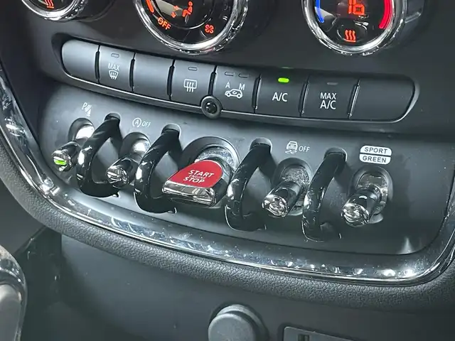 ＭＩＮＩ ＢＭＷ ミニ クラブマン クーパーSD 千葉県 2020(令2)年 4.6万km 緑Ⅱ ワンオーナー/純正８インチナビ/バックカメラ/ＬＥＤヘッドライト/オートライト/コーナーセンサー/純正１７インチアルミホイール/レーダークルーズコントロール/ＥＴＣ/プッシュスタート/スマートキー