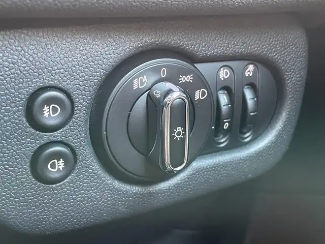 ＭＩＮＩ ＢＭＷ ミニ クラブマン クーパーSD 千葉県 2020(令2)年 4.6万km 緑Ⅱ ワンオーナー/純正８インチナビ/バックカメラ/ＬＥＤヘッドライト/オートライト/コーナーセンサー/純正１７インチアルミホイール/レーダークルーズコントロール/ＥＴＣ/プッシュスタート/スマートキー