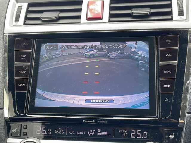スバル アウトバック リミテッド 秋田県 2015(平27)年 18.3万km アイスシルバーメタリック 登録時走行距離182237ｋｍ/４WD/純正SDナビ（Bluetooth、CD/DVD、フルセグTV）/バックカメラ/ETC/前後ドライブレコーダー/レーダークルーズコントロール/純正エアロパーツ（リアスポイラー）/全席シートヒーター/前席パワーシート/レザーシート/電動リアゲート/パドルシフト/アイドリングストップ/横滑り防止装置/レーンキープアシスト/盗難防止装置/衝突被害軽減システム/純正18インチAW/スタッドレスタイヤ積み込み/LEDライト/フォグランプ/オートマチックハイビーム/オートライト/純正フロアマット/スマートキー/スペアキー