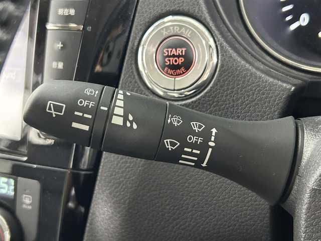 日産 エクストレイル モード・プレミア 大阪府 2016(平28)年 5.1万km ブリリアントホワイトパール 純正SDナビ（CD/DVD/Bluetooth）/フルセグTV/バックカメラ/社外フリップダウンモニター/純正ドライブレコーダー/衝突被害軽減システム/コーナーセンサー/シートヒーター/アイドリングストップ/プッシュスタート/LEDヘッドライト/フォグランプ/ETC/オートライト