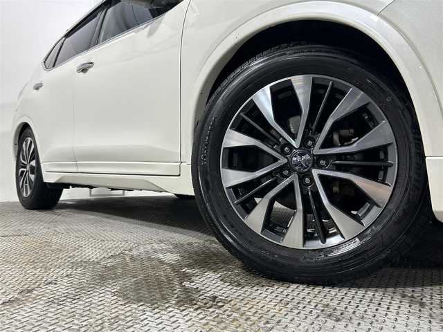日産 エクストレイル モード・プレミア 大阪府 2016(平28)年 5.1万km ブリリアントホワイトパール 純正SDナビ（CD/DVD/Bluetooth）/フルセグTV/バックカメラ/社外フリップダウンモニター/純正ドライブレコーダー/衝突被害軽減システム/コーナーセンサー/シートヒーター/アイドリングストップ/プッシュスタート/LEDヘッドライト/フォグランプ/ETC/オートライト