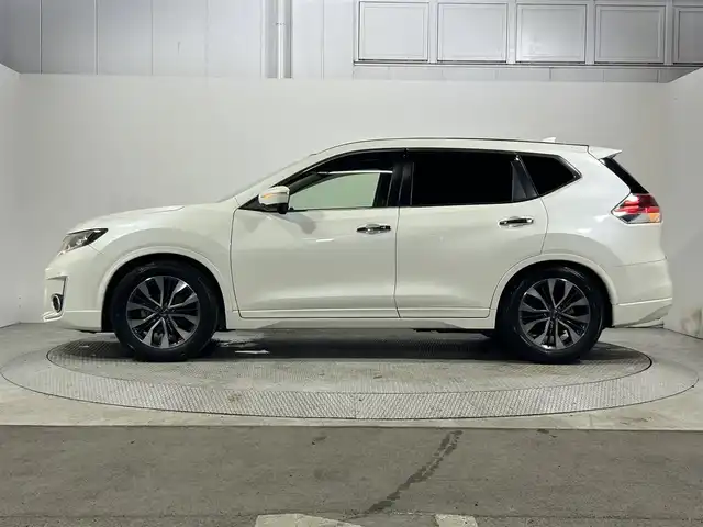 日産 エクストレイル モード・プレミア 大阪府 2016(平28)年 5.1万km ブリリアントホワイトパール 純正SDナビ（CD/DVD/Bluetooth）/フルセグTV/バックカメラ/社外フリップダウンモニター/純正ドライブレコーダー/衝突被害軽減システム/コーナーセンサー/シートヒーター/アイドリングストップ/プッシュスタート/LEDヘッドライト/フォグランプ/ETC/オートライト
