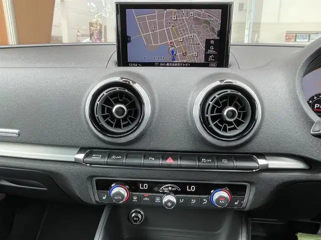 アウディ Ａ３ SB 1．4 TFSI スポーツ 鹿児島県 2018(平30)年 3万km 黒 Sラインパッケージ/禁煙車/純正SDナビ(Bluetooth/フルセグ/DVD)/セーフティパッケージ/コンビニエンスパッケージ/バーチャルコックピット/パドルシフト/USB入力端子/純正ETC2.0/ハーフレザーシート/シートヒーター(運転席/助手席)/パワーシート(運転席)/前方ドライブレコーダー/フロアマット/クルーズコントロール追従走行有/横滑り防止装置/アイドリングストップ/オートライト/LEDヘッドライト/前後フォグ/ダブル・サイドエアバッグ