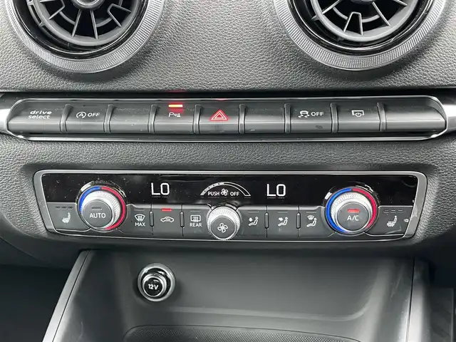 アウディ Ａ３ SB 1．4 TFSI スポーツ 鹿児島県 2018(平30)年 3万km 黒 Sラインパッケージ/禁煙車/純正SDナビ(Bluetooth/フルセグ/DVD)/セーフティパッケージ/コンビニエンスパッケージ/バーチャルコックピット/パドルシフト/USB入力端子/純正ETC2.0/ハーフレザーシート/シートヒーター(運転席/助手席)/パワーシート(運転席)/前方ドライブレコーダー/フロアマット/クルーズコントロール追従走行有/横滑り防止装置/アイドリングストップ/オートライト/LEDヘッドライト/前後フォグ/ダブル・サイドエアバッグ