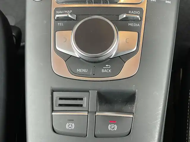 アウディ Ａ３ SB 1．4 TFSI スポーツ 鹿児島県 2018(平30)年 3万km 黒 Sラインパッケージ/禁煙車/純正SDナビ(Bluetooth/フルセグ/DVD)/セーフティパッケージ/コンビニエンスパッケージ/バーチャルコックピット/パドルシフト/USB入力端子/純正ETC2.0/ハーフレザーシート/シートヒーター(運転席/助手席)/パワーシート(運転席)/前方ドライブレコーダー/フロアマット/クルーズコントロール追従走行有/横滑り防止装置/アイドリングストップ/オートライト/LEDヘッドライト/前後フォグ/ダブル・サイドエアバッグ
