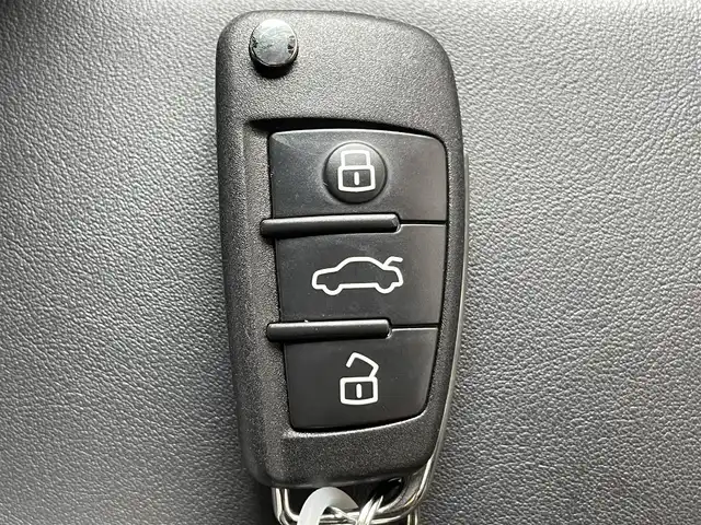 アウディ Ａ３ SB 1．4 TFSI スポーツ 鹿児島県 2018(平30)年 3万km 黒 Sラインパッケージ/禁煙車/純正SDナビ(Bluetooth/フルセグ/DVD)/セーフティパッケージ/コンビニエンスパッケージ/バーチャルコックピット/パドルシフト/USB入力端子/純正ETC2.0/ハーフレザーシート/シートヒーター(運転席/助手席)/パワーシート(運転席)/前方ドライブレコーダー/フロアマット/クルーズコントロール追従走行有/横滑り防止装置/アイドリングストップ/オートライト/LEDヘッドライト/前後フォグ/ダブル・サイドエアバッグ