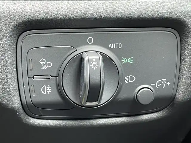 アウディ Ａ３ SB 1．4 TFSI スポーツ 鹿児島県 2018(平30)年 3万km 黒 Sラインパッケージ/禁煙車/純正SDナビ(Bluetooth/フルセグ/DVD)/セーフティパッケージ/コンビニエンスパッケージ/バーチャルコックピット/パドルシフト/USB入力端子/純正ETC2.0/ハーフレザーシート/シートヒーター(運転席/助手席)/パワーシート(運転席)/前方ドライブレコーダー/フロアマット/クルーズコントロール追従走行有/横滑り防止装置/アイドリングストップ/オートライト/LEDヘッドライト/前後フォグ/ダブル・サイドエアバッグ