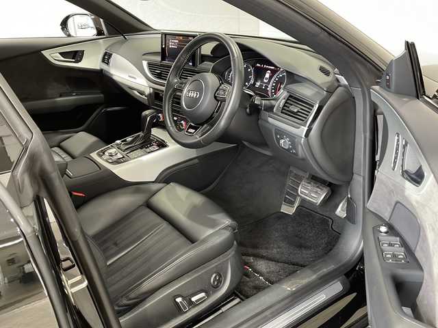 アウディ Ａ７ 佐賀県 2017(平29)年 5万km ミトスブラックメタリック 純正ナビ/Bluetooth/CD/DVD/USB/フルセグTV/バックカメラ/ワンオーナー/BOSEサウンド/サンルーフ/ドライブレコーダー/追従機能付きクルーズコントロール/Audi アクティブレーンアシスト/Audi ブレーキガード/Audi サイドアシスト/パワーシート/メモリシート/ダブルエアコン/シートヒーター/LEDオートライト/ETC/ブレーキホールド/パドルシフト/リアサンシェード/パーキングアシスト/革巻きステアリング/保証書/取扱説明書/点検記録簿/スペアキー