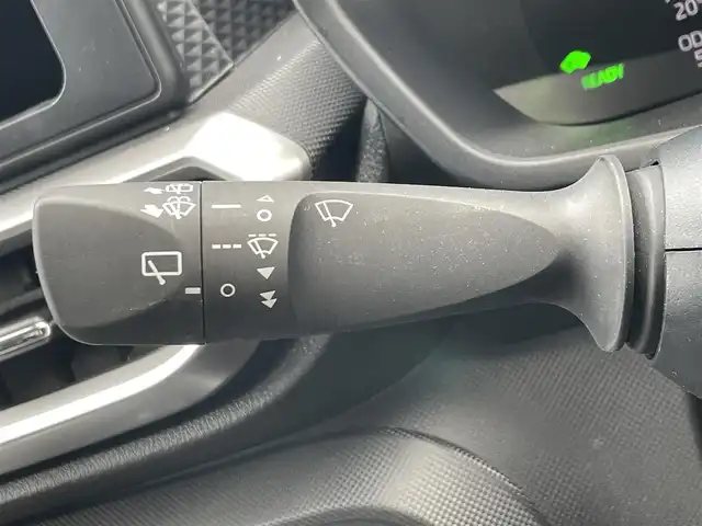 ダイハツ ロッキー プレミアム G HEV 滋賀県 2022(令4)年 5.9万km シャイニングホワイトパール ハーフレザーシート/前席シートヒーター/アダプティブクルーズコントロール/レーンキープアシスト/スマートペダル/衝突被害軽減ブレーキ/コーナーセンサー/ブレーキホールド/トラクションコントロールシステム/LEDヘッドランプ/オートライト/オートマチックハイビーム/USB/純正アルミホイール/純正フロアマット/プッシュスタート/スマートキー/スペアキー1本