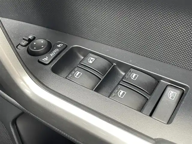 ダイハツ ロッキー プレミアム G HEV 滋賀県 2022(令4)年 5.9万km シャイニングホワイトパール ハーフレザーシート/前席シートヒーター/アダプティブクルーズコントロール/レーンキープアシスト/スマートペダル/衝突被害軽減ブレーキ/コーナーセンサー/ブレーキホールド/トラクションコントロールシステム/LEDヘッドランプ/オートライト/オートマチックハイビーム/USB/純正アルミホイール/純正フロアマット/プッシュスタート/スマートキー/スペアキー1本