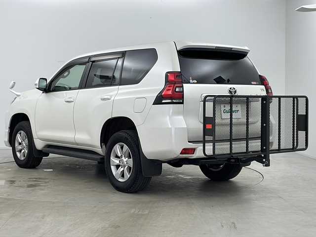 トヨタ ランドクルーザー プラド TX 道央・札幌 2020(令2)年 3.7万km ホワイトパールクリスタルシャイン ・ワンオーナー/・寒冷地仕様/・純正ナビ(CD＆DVD＆SD＆BT＆フルセグ)/・レーン・ディパーチャー・アラート/・プリクラッシュセーフティ/・ロードサインアシスト/・先行車発進告知/・レーダークルーズコントロール/・ステアリングスイッチ/・バックカメラ/・バックフォグ/・社外ドライブレコーダー/・全席シートカバー/・純正フロアマット/・ドアミラーヒーター/・オートマチックハイビーム/・純正エンジンスターター/・純正17インチアルミホイール/・社外ヒッチメンバー/・社外ルーフキャリア/・フロントモデリスタエアロ/・LEDヘッドライト/・LEDフォグランプ/・社外ヒッチメンバー/・社外キャリア
