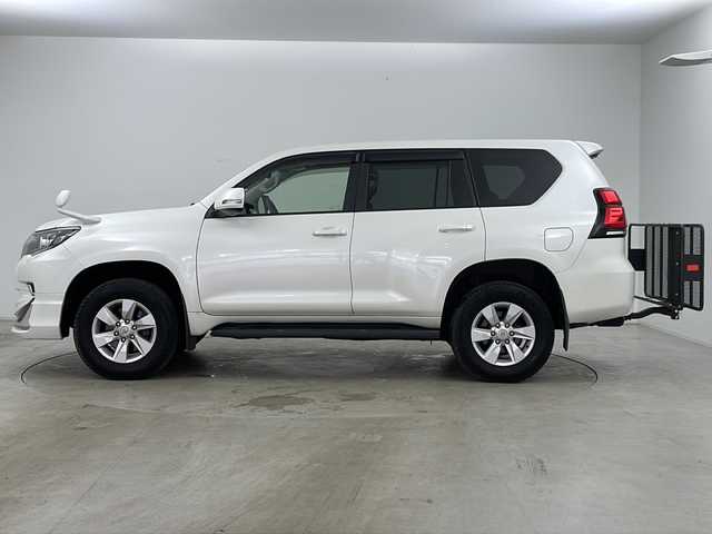 トヨタ ランドクルーザー プラド TX 道央・札幌 2020(令2)年 3.7万km ホワイトパールクリスタルシャイン ・ワンオーナー/・寒冷地仕様/・純正ナビ(CD＆DVD＆SD＆BT＆フルセグ)/・レーン・ディパーチャー・アラート/・プリクラッシュセーフティ/・ロードサインアシスト/・先行車発進告知/・レーダークルーズコントロール/・ステアリングスイッチ/・バックカメラ/・バックフォグ/・社外ドライブレコーダー/・全席シートカバー/・純正フロアマット/・ドアミラーヒーター/・オートマチックハイビーム/・純正エンジンスターター/・純正17インチアルミホイール/・社外ヒッチメンバー/・社外ルーフキャリア/・フロントモデリスタエアロ/・LEDヘッドライト/・LEDフォグランプ/・社外ヒッチメンバー/・社外キャリア