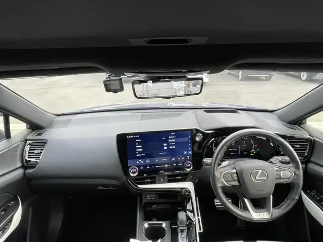 レクサス ＮＸ 350h Fスポーツ 群馬県 2022(令4)年 9.4万km ヒートブルーコントラストレイヤリング レクサスセーフティーシステム/・プリクラッシュ/・クリアランスソナー/・ブラインドスポット/・レーンディパーチャー/・デジタルインナーミラー/・クルーズコントロール/・オートライト/・オートマチックハイビーム/・横滑り防止/・パノラミックビューモニター/・SOSコール/純正14インチナビ/・AM/FM/フルセグTV/・Bluetooth/USB/シートメモリー/パワーシート前席/シートヒーター前席/エアシート前席/パワーバックドア/ハンドルヒーター/サンルーフ/ヒーターミラー/ＥＴＣ2.0/純正フルエアロ/純正ドラレコ/LEDヘッドライト/スマートキー/プッシュスタート