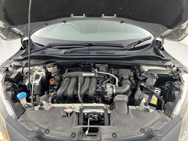 ホンダ ヴェゼル X 愛知県 2015(平27)年 7.4万km アラバスターシルバーメタリック 禁煙車/7インチナビ/（ＤＶＤ/ＣＤ/フルセグTV/Bluetooth/ＡＭ/ＦＭ）/バックカメラ/純正リアスポイラー/シティブレーキアクティブシステム/ＥＴＣ/純正１６インチアルミホイール/横滑り防止装置/アイドリングストップ/プシュスタート/スマートキー/LEDヘッドライト/フロントフォグランプ/電動格納ミラー/純正フロアマット