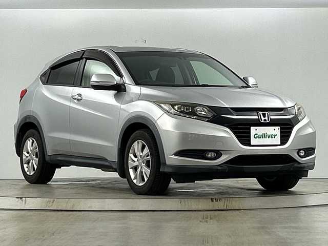 ホンダ ヴェゼル X 愛知県 2015(平27)年 7.4万km アラバスターシルバーメタリック 禁煙車/7インチナビ/（ＤＶＤ/ＣＤ/フルセグTV/Bluetooth/ＡＭ/ＦＭ）/バックカメラ/純正リアスポイラー/シティブレーキアクティブシステム/ＥＴＣ/純正１６インチアルミホイール/横滑り防止装置/アイドリングストップ/プシュスタート/スマートキー/LEDヘッドライト/フロントフォグランプ/電動格納ミラー/純正フロアマット