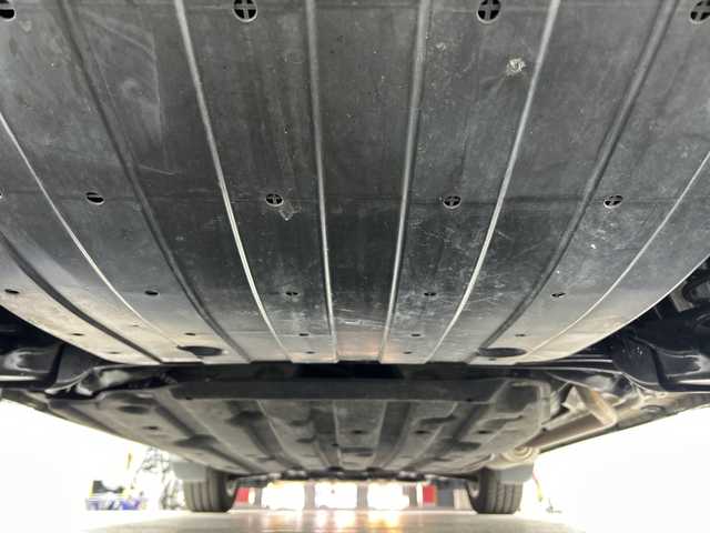 ホンダ ヴェゼル X 愛知県 2015(平27)年 7.4万km アラバスターシルバーメタリック 禁煙車/7インチナビ/（ＤＶＤ/ＣＤ/フルセグTV/Bluetooth/ＡＭ/ＦＭ）/バックカメラ/純正リアスポイラー/シティブレーキアクティブシステム/ＥＴＣ/純正１６インチアルミホイール/横滑り防止装置/アイドリングストップ/プシュスタート/スマートキー/LEDヘッドライト/フロントフォグランプ/電動格納ミラー/純正フロアマット