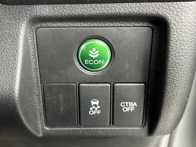 ホンダ ヴェゼル X 愛知県 2015(平27)年 7.4万km アラバスターシルバーメタリック 禁煙車/7インチナビ/（ＤＶＤ/ＣＤ/フルセグTV/Bluetooth/ＡＭ/ＦＭ）/バックカメラ/純正リアスポイラー/シティブレーキアクティブシステム/ＥＴＣ/純正１６インチアルミホイール/横滑り防止装置/アイドリングストップ/プシュスタート/スマートキー/LEDヘッドライト/フロントフォグランプ/電動格納ミラー/純正フロアマット