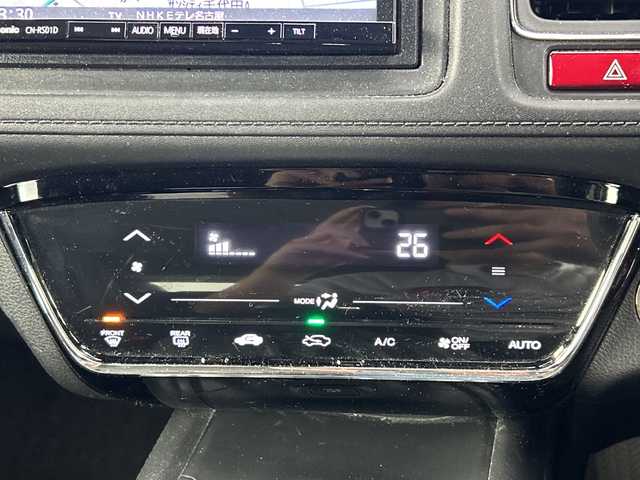 ホンダ ヴェゼル X 愛知県 2015(平27)年 7.4万km アラバスターシルバーメタリック 禁煙車/7インチナビ/（ＤＶＤ/ＣＤ/フルセグTV/Bluetooth/ＡＭ/ＦＭ）/バックカメラ/純正リアスポイラー/シティブレーキアクティブシステム/ＥＴＣ/純正１６インチアルミホイール/横滑り防止装置/アイドリングストップ/プシュスタート/スマートキー/LEDヘッドライト/フロントフォグランプ/電動格納ミラー/純正フロアマット