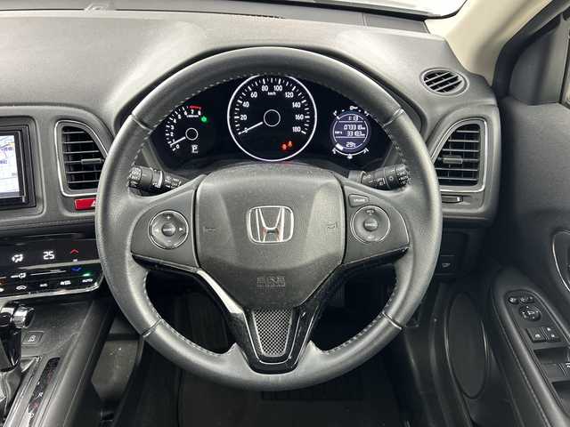 ホンダ ヴェゼル X 愛知県 2015(平27)年 7.4万km アラバスターシルバーメタリック 禁煙車/7インチナビ/（ＤＶＤ/ＣＤ/フルセグTV/Bluetooth/ＡＭ/ＦＭ）/バックカメラ/純正リアスポイラー/シティブレーキアクティブシステム/ＥＴＣ/純正１６インチアルミホイール/横滑り防止装置/アイドリングストップ/プシュスタート/スマートキー/LEDヘッドライト/フロントフォグランプ/電動格納ミラー/純正フロアマット