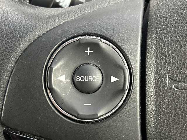 ホンダ ヴェゼル X 愛知県 2015(平27)年 7.4万km アラバスターシルバーメタリック 禁煙車/7インチナビ/（ＤＶＤ/ＣＤ/フルセグTV/Bluetooth/ＡＭ/ＦＭ）/バックカメラ/純正リアスポイラー/シティブレーキアクティブシステム/ＥＴＣ/純正１６インチアルミホイール/横滑り防止装置/アイドリングストップ/プシュスタート/スマートキー/LEDヘッドライト/フロントフォグランプ/電動格納ミラー/純正フロアマット