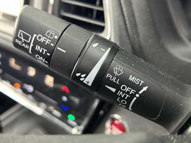 ホンダ ヴェゼル X 愛知県 2015(平27)年 7.4万km アラバスターシルバーメタリック 禁煙車/7インチナビ/（ＤＶＤ/ＣＤ/フルセグTV/Bluetooth/ＡＭ/ＦＭ）/バックカメラ/純正リアスポイラー/シティブレーキアクティブシステム/ＥＴＣ/純正１６インチアルミホイール/横滑り防止装置/アイドリングストップ/プシュスタート/スマートキー/LEDヘッドライト/フロントフォグランプ/電動格納ミラー/純正フロアマット