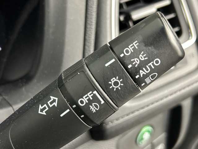 ホンダ ヴェゼル X 愛知県 2015(平27)年 7.4万km アラバスターシルバーメタリック 禁煙車/7インチナビ/（ＤＶＤ/ＣＤ/フルセグTV/Bluetooth/ＡＭ/ＦＭ）/バックカメラ/純正リアスポイラー/シティブレーキアクティブシステム/ＥＴＣ/純正１６インチアルミホイール/横滑り防止装置/アイドリングストップ/プシュスタート/スマートキー/LEDヘッドライト/フロントフォグランプ/電動格納ミラー/純正フロアマット