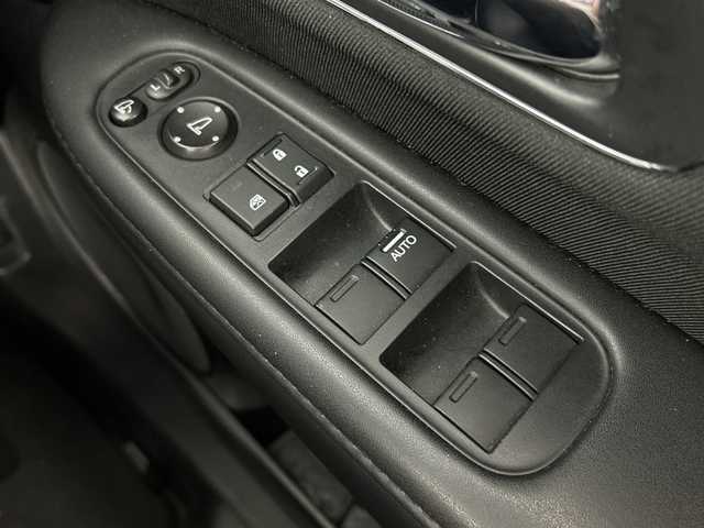 ホンダ ヴェゼル X 愛知県 2015(平27)年 7.4万km アラバスターシルバーメタリック 禁煙車/7インチナビ/（ＤＶＤ/ＣＤ/フルセグTV/Bluetooth/ＡＭ/ＦＭ）/バックカメラ/純正リアスポイラー/シティブレーキアクティブシステム/ＥＴＣ/純正１６インチアルミホイール/横滑り防止装置/アイドリングストップ/プシュスタート/スマートキー/LEDヘッドライト/フロントフォグランプ/電動格納ミラー/純正フロアマット