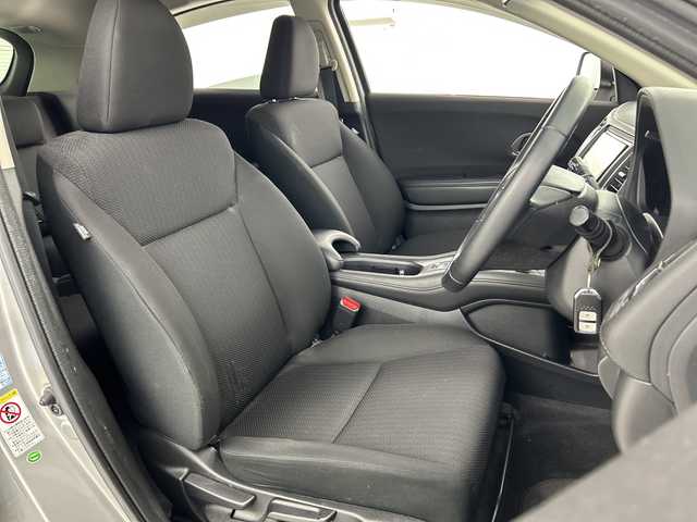 ホンダ ヴェゼル X 愛知県 2015(平27)年 7.4万km アラバスターシルバーメタリック 禁煙車/7インチナビ/（ＤＶＤ/ＣＤ/フルセグTV/Bluetooth/ＡＭ/ＦＭ）/バックカメラ/純正リアスポイラー/シティブレーキアクティブシステム/ＥＴＣ/純正１６インチアルミホイール/横滑り防止装置/アイドリングストップ/プシュスタート/スマートキー/LEDヘッドライト/フロントフォグランプ/電動格納ミラー/純正フロアマット