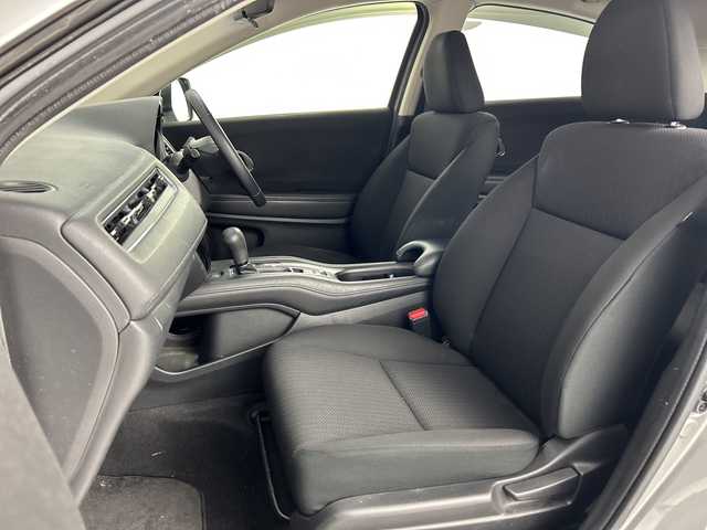 ホンダ ヴェゼル X 愛知県 2015(平27)年 7.4万km アラバスターシルバーメタリック 禁煙車/7インチナビ/（ＤＶＤ/ＣＤ/フルセグTV/Bluetooth/ＡＭ/ＦＭ）/バックカメラ/純正リアスポイラー/シティブレーキアクティブシステム/ＥＴＣ/純正１６インチアルミホイール/横滑り防止装置/アイドリングストップ/プシュスタート/スマートキー/LEDヘッドライト/フロントフォグランプ/電動格納ミラー/純正フロアマット