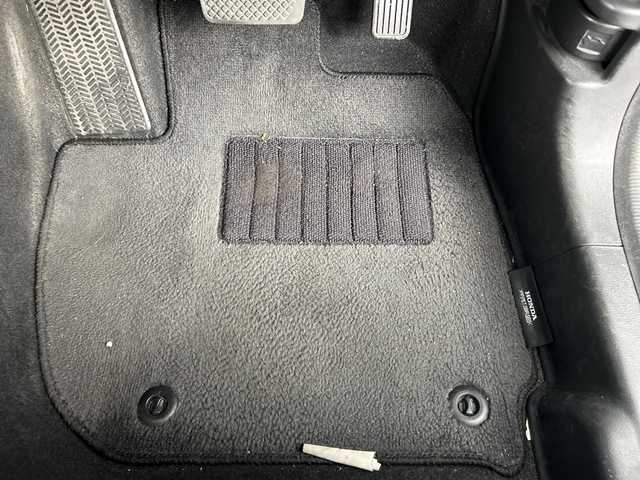 ホンダ ヴェゼル X 愛知県 2015(平27)年 7.4万km アラバスターシルバーメタリック 禁煙車/7インチナビ/（ＤＶＤ/ＣＤ/フルセグTV/Bluetooth/ＡＭ/ＦＭ）/バックカメラ/純正リアスポイラー/シティブレーキアクティブシステム/ＥＴＣ/純正１６インチアルミホイール/横滑り防止装置/アイドリングストップ/プシュスタート/スマートキー/LEDヘッドライト/フロントフォグランプ/電動格納ミラー/純正フロアマット