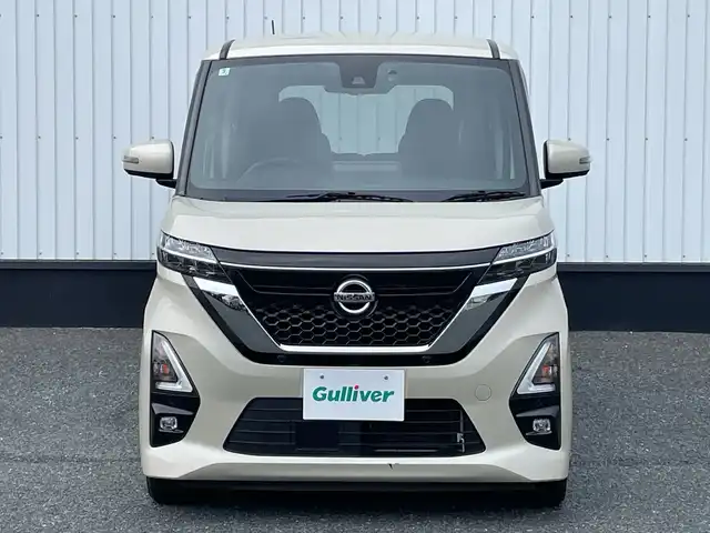 日産 ルークス ハイウェイスター X 千葉県 2022(令4)年 4.9万km フローズンバニラパール 純正9インチナビ/（CD/DVD/フルセグ/BT/FM/AM)/全周囲カメラ/エマージェンシーブレーキ/車線逸脱警報/両側パワースライドドア/横滑り防止装置/ドライブレコーダー/アイドリングストップ/LEDヘッドライト/フォグランプ/オートライト/ウィンカーミラー/電動格納ミラー/純正14インチAW/シートリフター/禁煙車/プッシュスタート/スマートキー/フロアマット/ドアバイザー