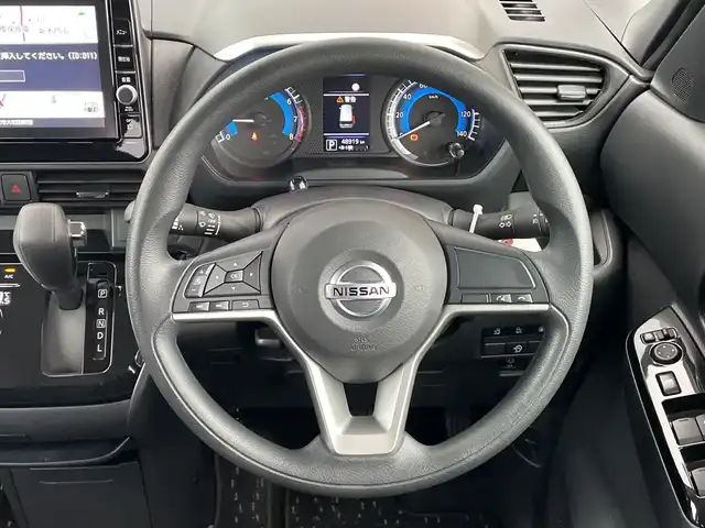 日産 ルークス ハイウェイスター X 千葉県 2022(令4)年 4.9万km フローズンバニラパール 純正9インチナビ/（CD/DVD/フルセグ/BT/FM/AM)/全周囲カメラ/エマージェンシーブレーキ/車線逸脱警報/両側パワースライドドア/横滑り防止装置/ドライブレコーダー/アイドリングストップ/LEDヘッドライト/フォグランプ/オートライト/ウィンカーミラー/電動格納ミラー/純正14インチAW/シートリフター/禁煙車/プッシュスタート/スマートキー/フロアマット/ドアバイザー