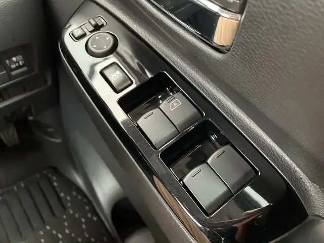 日産 ルークス ハイウェイスター X 千葉県 2022(令4)年 4.9万km フローズンバニラパール 純正9インチナビ/（CD/DVD/フルセグ/BT/FM/AM)/全周囲カメラ/エマージェンシーブレーキ/車線逸脱警報/両側パワースライドドア/横滑り防止装置/ドライブレコーダー/アイドリングストップ/LEDヘッドライト/フォグランプ/オートライト/ウィンカーミラー/電動格納ミラー/純正14インチAW/シートリフター/禁煙車/プッシュスタート/スマートキー/フロアマット/ドアバイザー