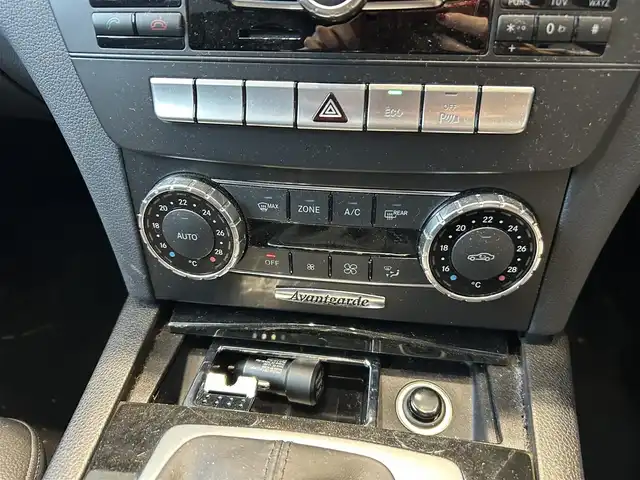 メルセデス・ベンツ Ｃ２００ ブルーエフィシェンシーW AVG 大阪府 2012(平24)年 3.3万km イリジウムシルバー 純正ナビ/TV/バックカメラ/純正17インチAW/HIDヘッドライト/クルコン/クリアランスソナー/パドルシフト/ハーフレザー/メモリ付きパワーシート/ルーフレール