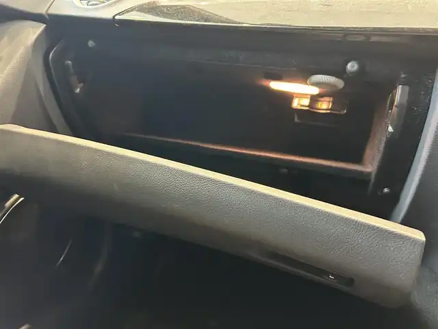 メルセデス・ベンツ Ｃ２００ ブルーエフィシェンシーW AVG 大阪府 2012(平24)年 3.3万km イリジウムシルバー 純正ナビ/TV/バックカメラ/純正17インチAW/HIDヘッドライト/クルコン/クリアランスソナー/パドルシフト/ハーフレザー/メモリ付きパワーシート/ルーフレール