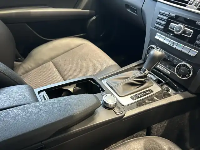 メルセデス・ベンツ Ｃ２００ ブルーエフィシェンシーW AVG 大阪府 2012(平24)年 3.3万km イリジウムシルバー 純正ナビ/TV/バックカメラ/純正17インチAW/HIDヘッドライト/クルコン/クリアランスソナー/パドルシフト/ハーフレザー/メモリ付きパワーシート/ルーフレール