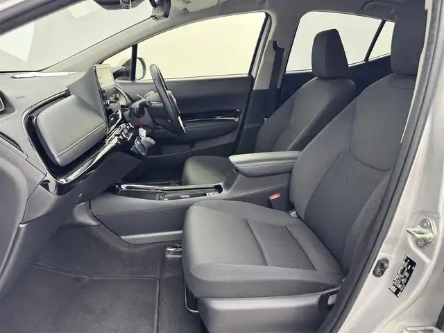 トヨタ アクア G 愛知県 2022(令4)年 4.6万km シルバーM トヨタセーフティーセンス/純正ディスプレイナビ/・Bluetooth/革巻きステアリング/ステアリングリモコン/バックカメラ/ドライブレコーダー/クリアランスソナー　/ビルトインETC/AC100V/スマートキー/プッシュスタート